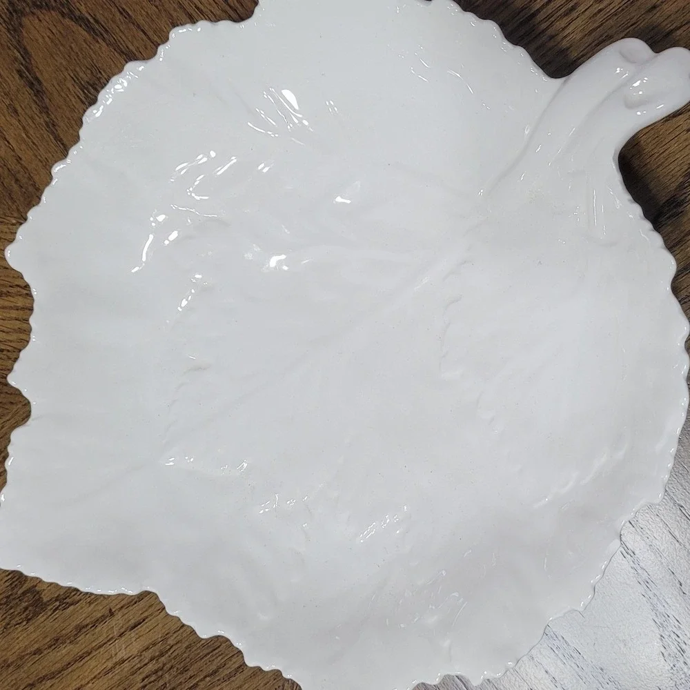 Mikasa Victor Carranza White Ceramic Leaf Trinket Jewelry tray Japan
